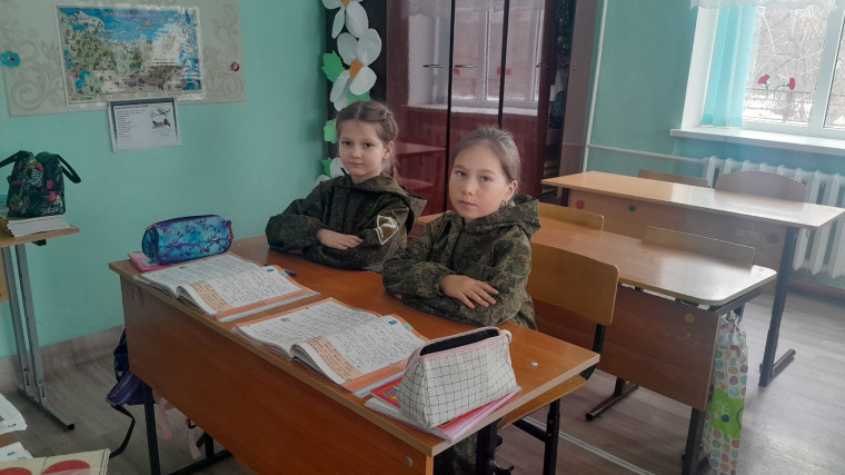 В нашей школе продолжается акция, посвящённая 80-летию Победы и Году защитника Отечества.